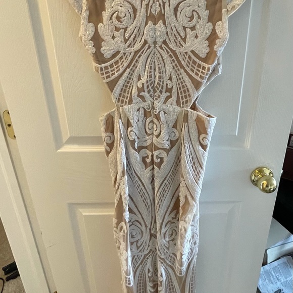 Dress with white sequins - Picture 2 of 6